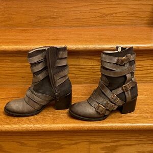 Freebird Colt size 8 taupe distressed leather boots